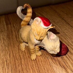 LENOX 2004 Lenox Christmas Cats Sweethearts Figurine
